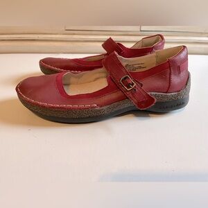 Women’s Jambu red leather Mary Jane w/“All Terra Traction' shoes leather size 8
